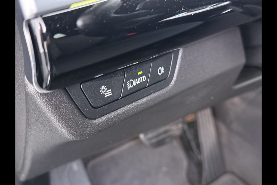 BMW iX1 xDrive30 313PK 4WD M-Pack Leer Harman/Kardon®-Audio Launch Edition SOH 100% Android Auto Apple Carplay Camera Adaptief onderstel AWD Live Cockpit Plus Privacy Glas Led Elek.Achterklep Lmv 19" Isofix DAB Origineel Nederlandse Auto