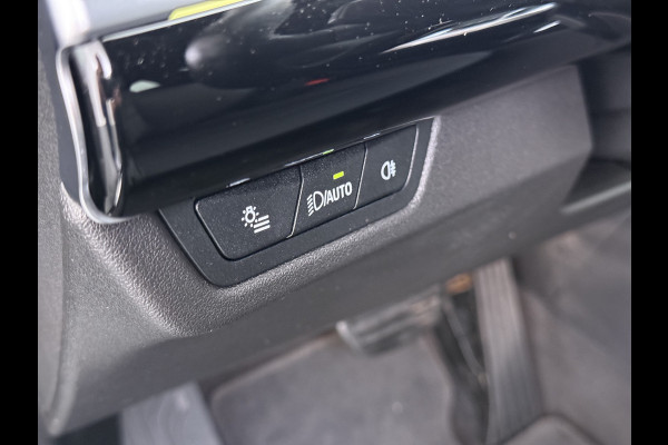 BMW iX1 xDrive30 313PK 4WD M-Pack Leer Harman/Kardon®-Audio Launch Edition SOH 100% Android Auto Apple Carplay Camera Adaptief onderstel AWD Live Cockpit Plus Privacy Glas Led Elek.Achterklep Lmv 19" Isofix DAB Origineel Nederlandse Auto