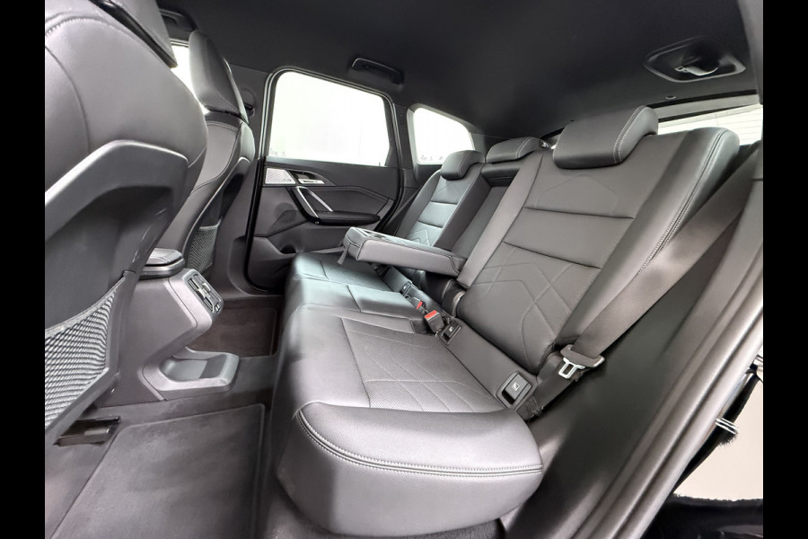 BMW iX1 xDrive30 313PK 4WD M-Pack Leer Harman/Kardon®-Audio Launch Edition SOH 100% Android Auto Apple Carplay Camera Adaptief onderstel AWD Live Cockpit Plus Privacy Glas Led Elek.Achterklep Lmv 19" Isofix DAB Origineel Nederlandse Auto