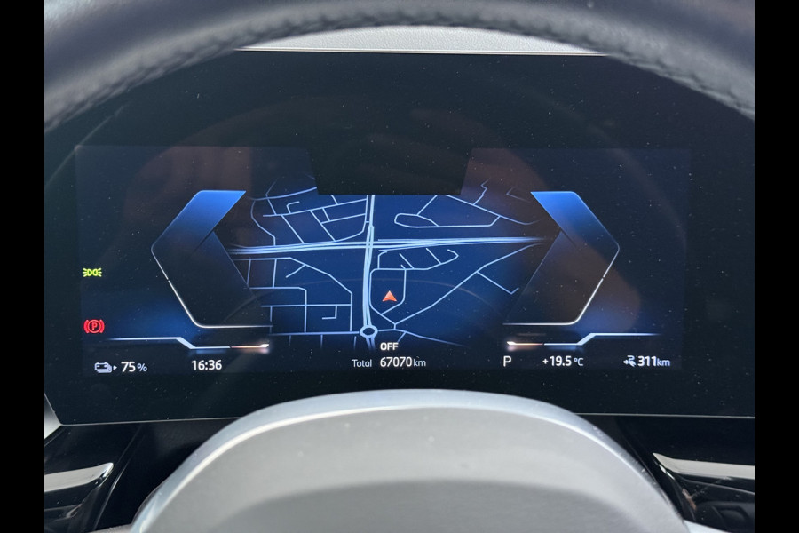BMW iX1 xDrive30 313PK 4WD M-Pack Leer Harman/Kardon®-Audio Launch Edition SOH 100% Android Auto Apple Carplay Camera Adaptief onderstel AWD Live Cockpit Plus Privacy Glas Led Elek.Achterklep Lmv 19" Isofix DAB Origineel Nederlandse Auto