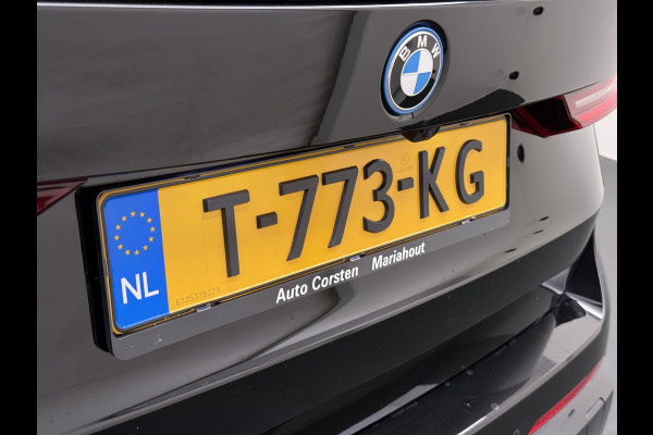 BMW iX1 xDrive30 313PK 4WD M-Pack Leer Harman/Kardon®-Audio Launch Edition SOH 100% Android Auto Apple Carplay Camera Adaptief onderstel AWD Live Cockpit Plus Privacy Glas Led Elek.Achterklep Lmv 19" Isofix DAB Origineel Nederlandse Auto