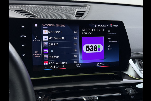 BMW iX1 xDrive30 313PK 4WD M-Pack Leer Harman/Kardon®-Audio Launch Edition SOH 100% Android Auto Apple Carplay Camera Adaptief onderstel AWD Live Cockpit Plus Privacy Glas Led Elek.Achterklep Lmv 19" Isofix DAB Origineel Nederlandse Auto