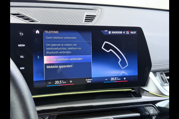 BMW iX1 xDrive30 313PK 4WD M-Pack Leer Harman/Kardon®-Audio Launch Edition SOH 100% Android Auto Apple Carplay Camera Adaptief onderstel AWD Live Cockpit Plus Privacy Glas Led Elek.Achterklep Lmv 19" Isofix DAB Origineel Nederlandse Auto