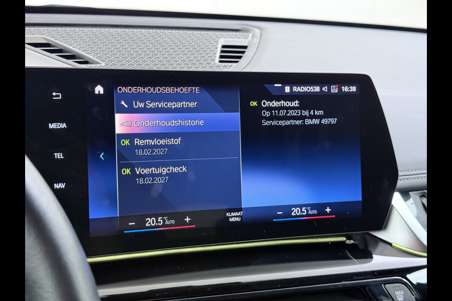 BMW iX1 xDrive30 313PK 4WD M-Pack Leer Harman/Kardon®-Audio Launch Edition SOH 100% Android Auto Apple Carplay Camera Adaptief onderstel AWD Live Cockpit Plus Privacy Glas Led Elek.Achterklep Lmv 19" Isofix DAB Origineel Nederlandse Auto