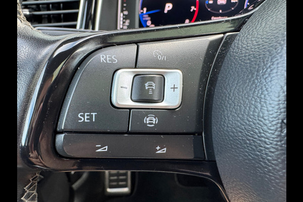 Volkswagen T-Roc 2.0 TSI 4Motion R * Panoramadak * Navigatiesysteem * Black edition *