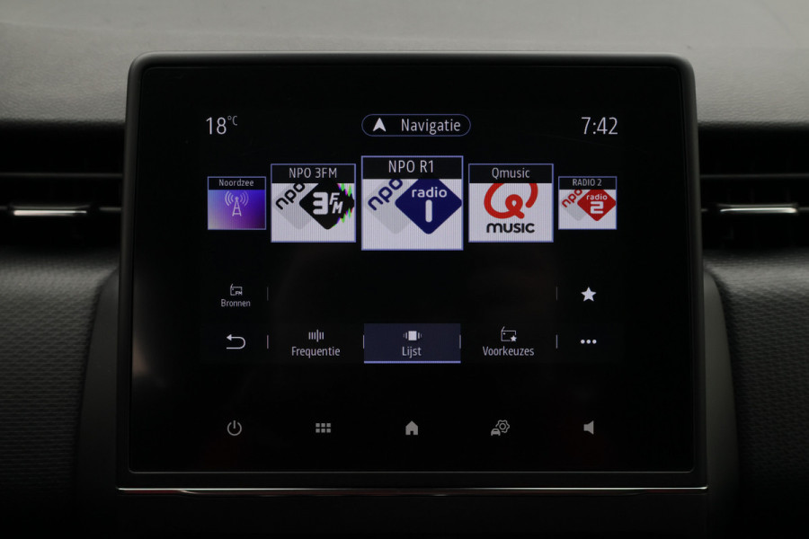 Renault Clio 1.0 TCe Zen Apple CarPlay, Cruise, LED, Navi, PDC, Trekhaak, 16"