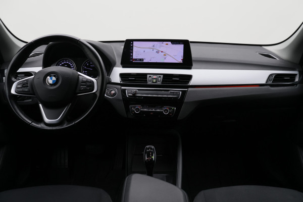 BMW X1 xDrive20i Executive Edition LED, Apple Carplay, Head-Up, Camera, Trekhaak, DAB