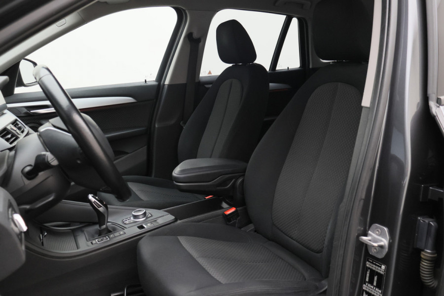 BMW X1 xDrive20i Executive Edition LED, Apple Carplay, Head-Up, Camera, Trekhaak, DAB