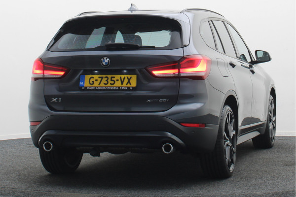 BMW X1 xDrive20i Executive Edition LED, Apple Carplay, Head-Up, Camera, Trekhaak, DAB