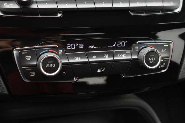 BMW X1 xDrive20i Executive Edition LED, Apple Carplay, Head-Up, Camera, Trekhaak, DAB