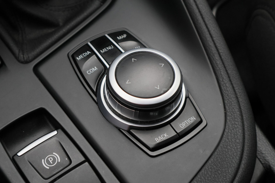 BMW X1 xDrive20i Executive Edition LED, Apple Carplay, Head-Up, Camera, Trekhaak, DAB