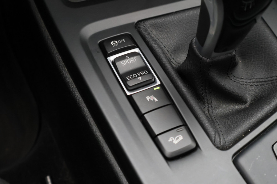 BMW X1 xDrive20i Executive Edition LED, Apple Carplay, Head-Up, Camera, Trekhaak, DAB