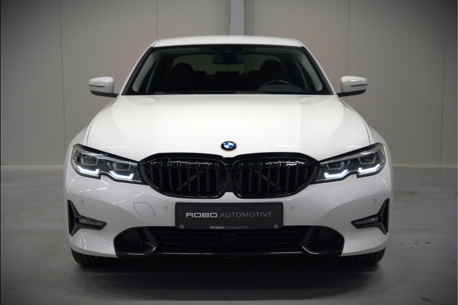 BMW 3-serie 330e eDrive Edition High Executive | Stoelverwarming | Navigatie | Apple Carplay | Parkeersensoren | Keyless | Cruise Control | LED | Leer | Trekhaak | Climate Control | SOH 89%