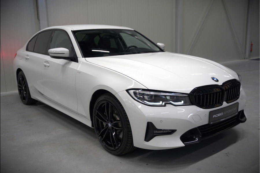 BMW 3-serie 330e eDrive Edition High Executive | Stoelverwarming | Navigatie | Apple Carplay | Parkeersensoren | Keyless | Cruise Control | LED | Leer | Trekhaak | Climate Control | SOH 89%