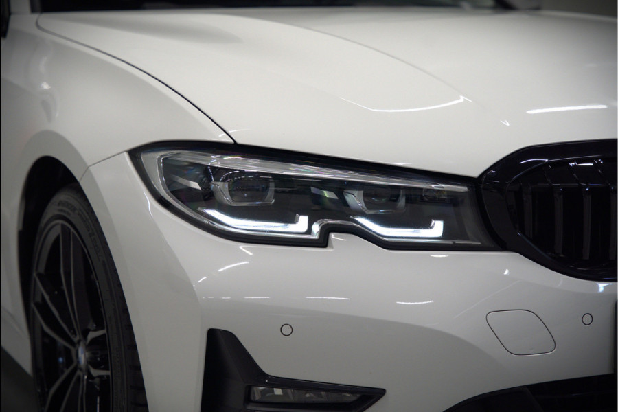 BMW 3-serie 330e eDrive Edition High Executive | Stoelverwarming | Navigatie | Apple Carplay | Parkeersensoren | Keyless | Cruise Control | LED | Leer | Trekhaak | Climate Control | SOH 89%