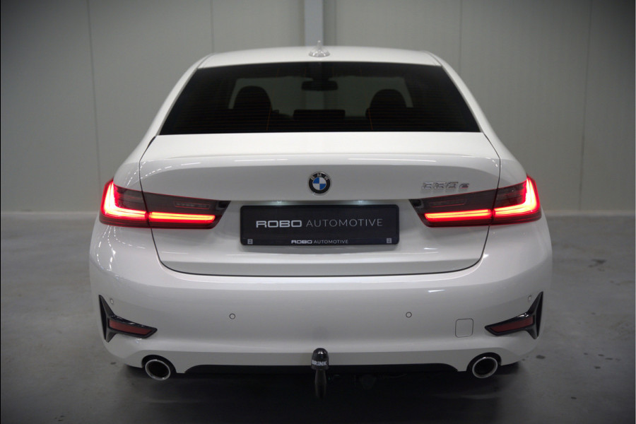 BMW 3-serie 330e eDrive Edition High Executive | Stoelverwarming | Navigatie | Apple Carplay | Parkeersensoren | Keyless | Cruise Control | LED | Leer | Trekhaak | Climate Control | SOH 89%