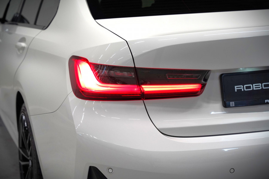 BMW 3-serie 330e eDrive Edition High Executive | Stoelverwarming | Navigatie | Apple Carplay | Parkeersensoren | Keyless | Cruise Control | LED | Leer | Trekhaak | Climate Control | SOH 89%