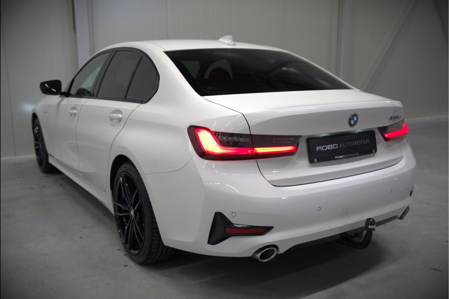 BMW 3-serie 330e eDrive Edition High Executive | Stoelverwarming | Navigatie | Apple Carplay | Parkeersensoren | Keyless | Cruise Control | LED | Leer | Trekhaak | Climate Control | SOH 89%