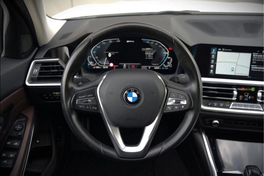 BMW 3-serie 330e eDrive Edition High Executive | Stoelverwarming | Navigatie | Apple Carplay | Parkeersensoren | Keyless | Cruise Control | LED | Leer | Trekhaak | Climate Control | SOH 89%