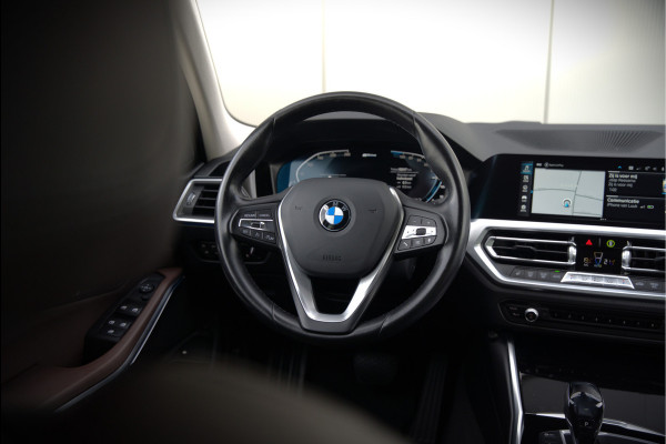 BMW 3-serie 330e eDrive Edition High Executive | Stoelverwarming | Navigatie | Apple Carplay | Parkeersensoren | Keyless | Cruise Control | LED | Leer | Trekhaak | Climate Control | SOH 89%