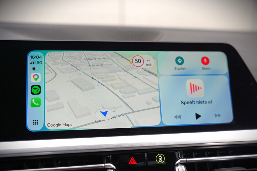 BMW 3-serie 330e eDrive Edition High Executive | Stoelverwarming | Navigatie | Apple Carplay | Parkeersensoren | Keyless | Cruise Control | LED | Leer | Trekhaak | Climate Control | SOH 89%