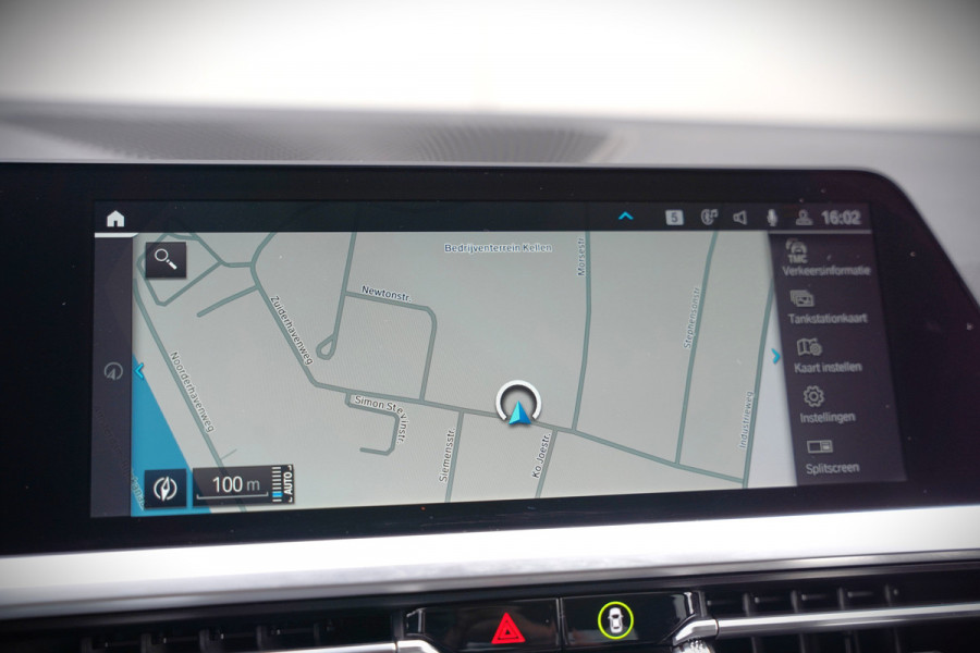 BMW 3-serie 330e eDrive Edition High Executive | Stoelverwarming | Navigatie | Apple Carplay | Parkeersensoren | Keyless | Cruise Control | LED | Leer | Trekhaak | Climate Control | SOH 89%