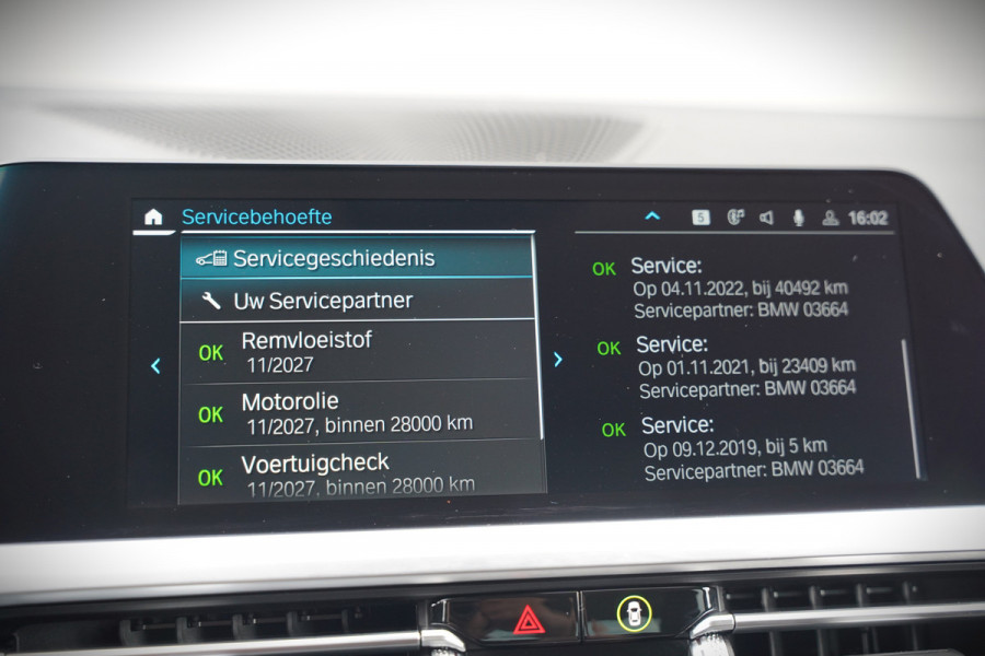 BMW 3-serie 330e eDrive Edition High Executive | Stoelverwarming | Navigatie | Apple Carplay | Parkeersensoren | Keyless | Cruise Control | LED | Leer | Trekhaak | Climate Control | SOH 89%