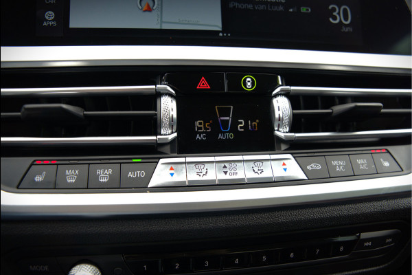 BMW 3-serie 330e eDrive Edition High Executive | Stoelverwarming | Navigatie | Apple Carplay | Parkeersensoren | Keyless | Cruise Control | LED | Leer | Trekhaak | Climate Control | SOH 89%