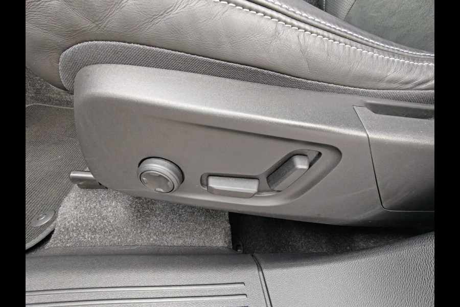 Volvo XC40 T5 262PK Recharge R-Design | Trekhaak | H&K | ACC | Pano | Keyless | Carplay |