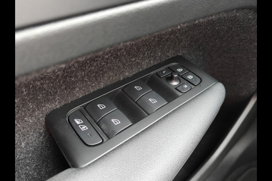 Volvo XC40 T5 262PK Recharge R-Design | Trekhaak | H&K | ACC | Pano | Keyless | Carplay |