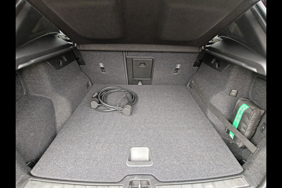 Volvo XC40 T5 262PK Recharge R-Design | Trekhaak | H&K | ACC | Pano | Keyless | Carplay |