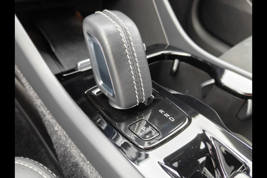Volvo XC40 T5 262PK Recharge R-Design | Trekhaak | H&K | ACC | Pano | Keyless | Carplay |