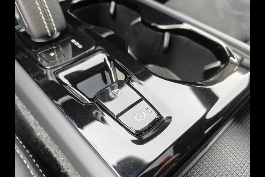 Volvo XC40 T5 262PK Recharge R-Design | Trekhaak | H&K | ACC | Pano | Keyless | Carplay |