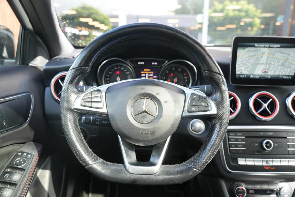 Mercedes-Benz GLA 200 Premium Plus AMG Panoramadak Carplay Leer/Alcantara Cruise Clima