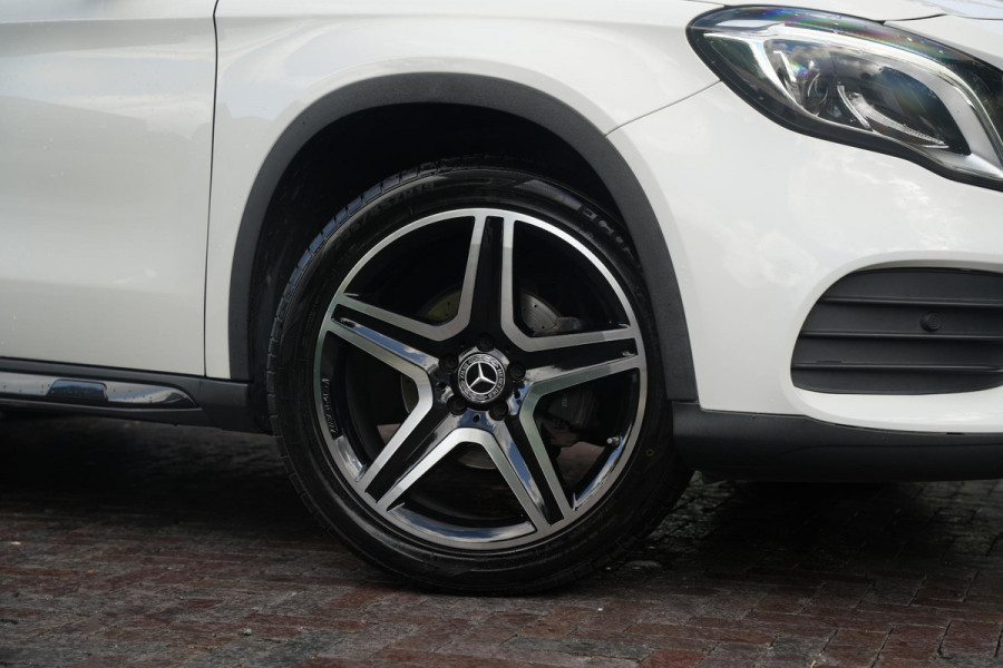 Mercedes-Benz GLA 200 Premium Plus AMG Panoramadak Carplay Leer/Alcantara Cruise Clima