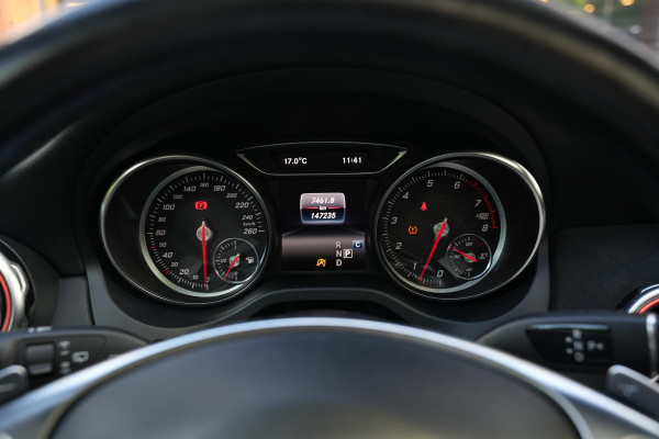 Mercedes-Benz GLA 200 Premium Plus AMG Panoramadak Carplay Leer/Alcantara Cruise Clima