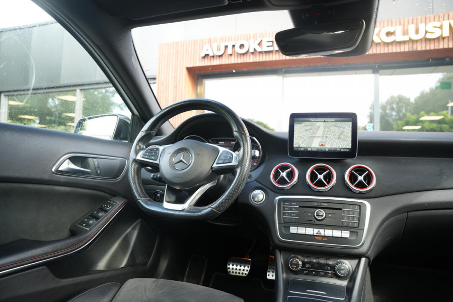 Mercedes-Benz GLA 200 Premium Plus AMG Panoramadak Carplay Leer/Alcantara Cruise Clima