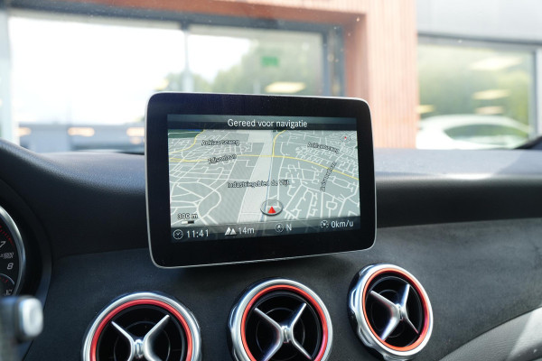 Mercedes-Benz GLA 200 Premium Plus AMG Panoramadak Carplay Leer/Alcantara Cruise Clima