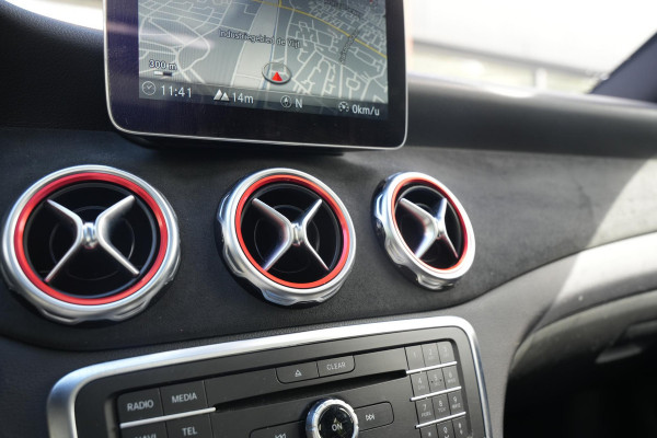 Mercedes-Benz GLA 200 Premium Plus AMG Panoramadak Carplay Leer/Alcantara Cruise Clima
