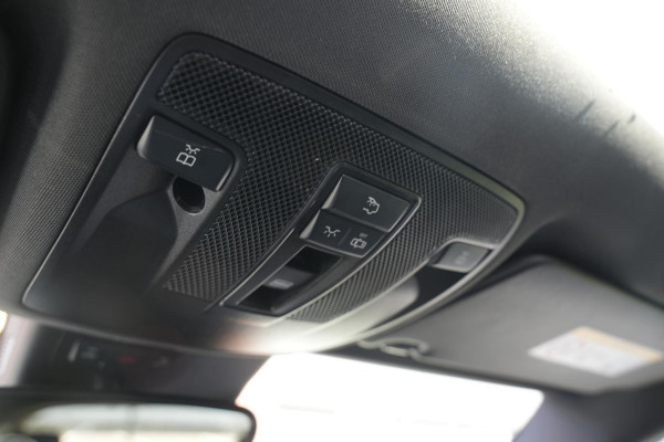 Mercedes-Benz GLA 200 Premium Plus AMG Panoramadak Carplay Leer/Alcantara Cruise Clima
