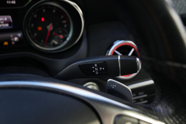 Mercedes-Benz GLA 200 Premium Plus AMG Panoramadak Carplay Leer/Alcantara Cruise Clima