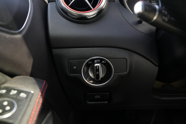 Mercedes-Benz GLA 200 Premium Plus AMG Panoramadak Carplay Leer/Alcantara Cruise Clima