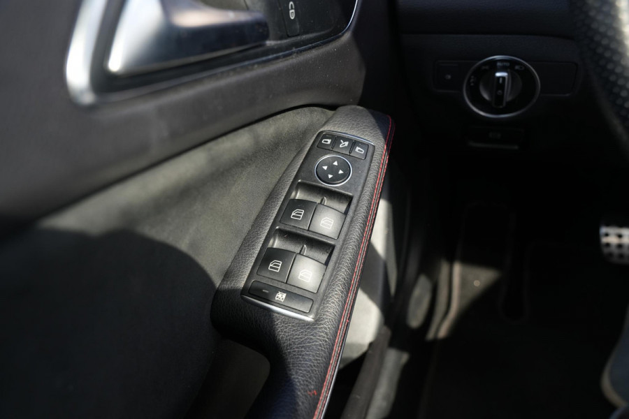 Mercedes-Benz GLA 200 Premium Plus AMG Panoramadak Carplay Leer/Alcantara Cruise Clima