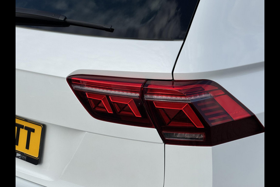 Volkswagen Tiguan 1.5 TSI R-Line Business+ NL-AUTO | PANODAK | LEDER | TREKHAAK| LED VERLICHTING