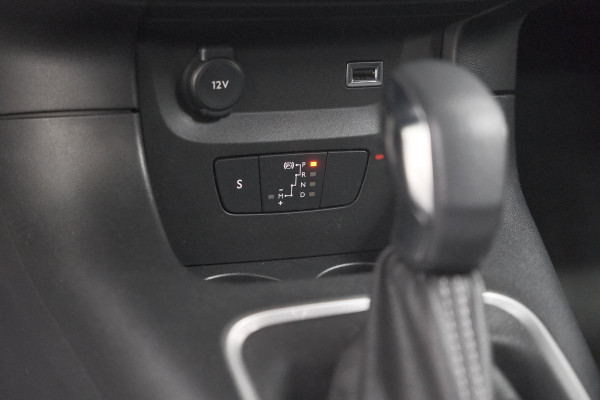 Citroën C3 PureTech 110 EAT6 Max | Apple Carplay | Parkeersensoren | Climate Control | 16 Inch Lichtmetalen Velgen