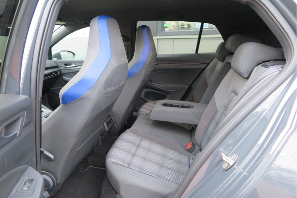 Volkswagen Golf 1.4 eHybrid 245pk GTE ,SOH 93%. Trekhaak afneembaar,ACC, PDC, Virtual cockpit,Navi, DAB+ , Carplay , Zwarte hemelbekleding, 18"LMV etc.