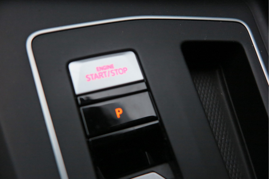 Volkswagen Golf 1.4 eHybrid 245pk GTE ,SOH 93%. Trekhaak afneembaar,ACC, PDC, Virtual cockpit,Navi, DAB+ , Carplay , Zwarte hemelbekleding, 18"LMV etc.