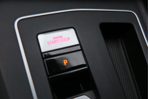 Volkswagen Golf 1.4 eHybrid 245pk GTE ,SOH 93%. Trekhaak afneembaar,ACC, PDC, Virtual cockpit,Navi, DAB+ , Carplay , Zwarte hemelbekleding, 18"LMV etc.