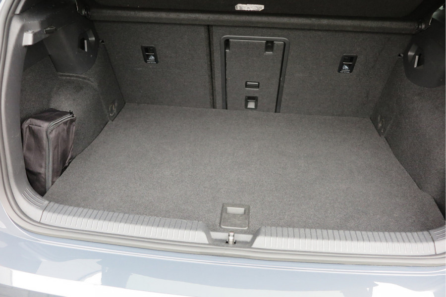 Volkswagen Golf 1.4 eHybrid 245pk GTE ,SOH 93%. Trekhaak afneembaar,ACC, PDC, Virtual cockpit,Navi, DAB+ , Carplay , Zwarte hemelbekleding, 18"LMV etc.