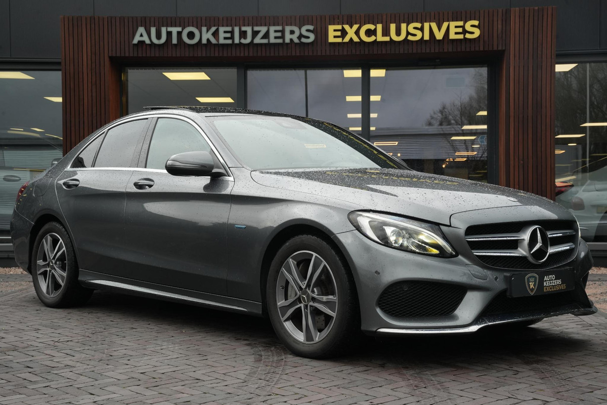 Mercedes-Benz C-Klasse 350 e AMG Luchtvering Panoramadak Cruise Stoelverw. Leer